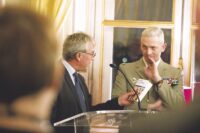 <p>Hors les murs</p>